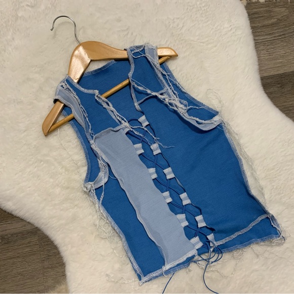 Sleeveless tie front two-toned deconstructed top - Picture 1 of 3